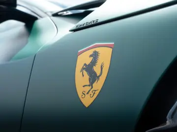 FERRARI Purosangue  ATELIER FULL CARBON MASSAGE FULL