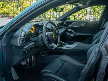 FERRARI Purosangue  ATELIER FULL CARBON MASSAGE FULL