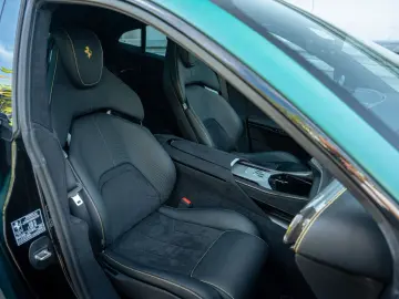 FERRARI Purosangue  ATELIER FULL CARBON MASSAGE FULL