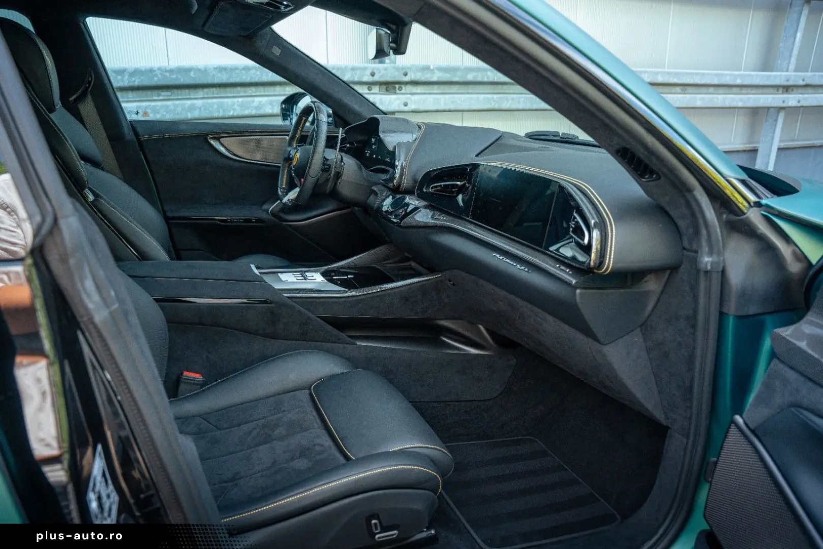 FERRARI Purosangue  ATELIER FULL CARBON MASSAGE FULL