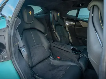 FERRARI Purosangue  ATELIER FULL CARBON MASSAGE FULL