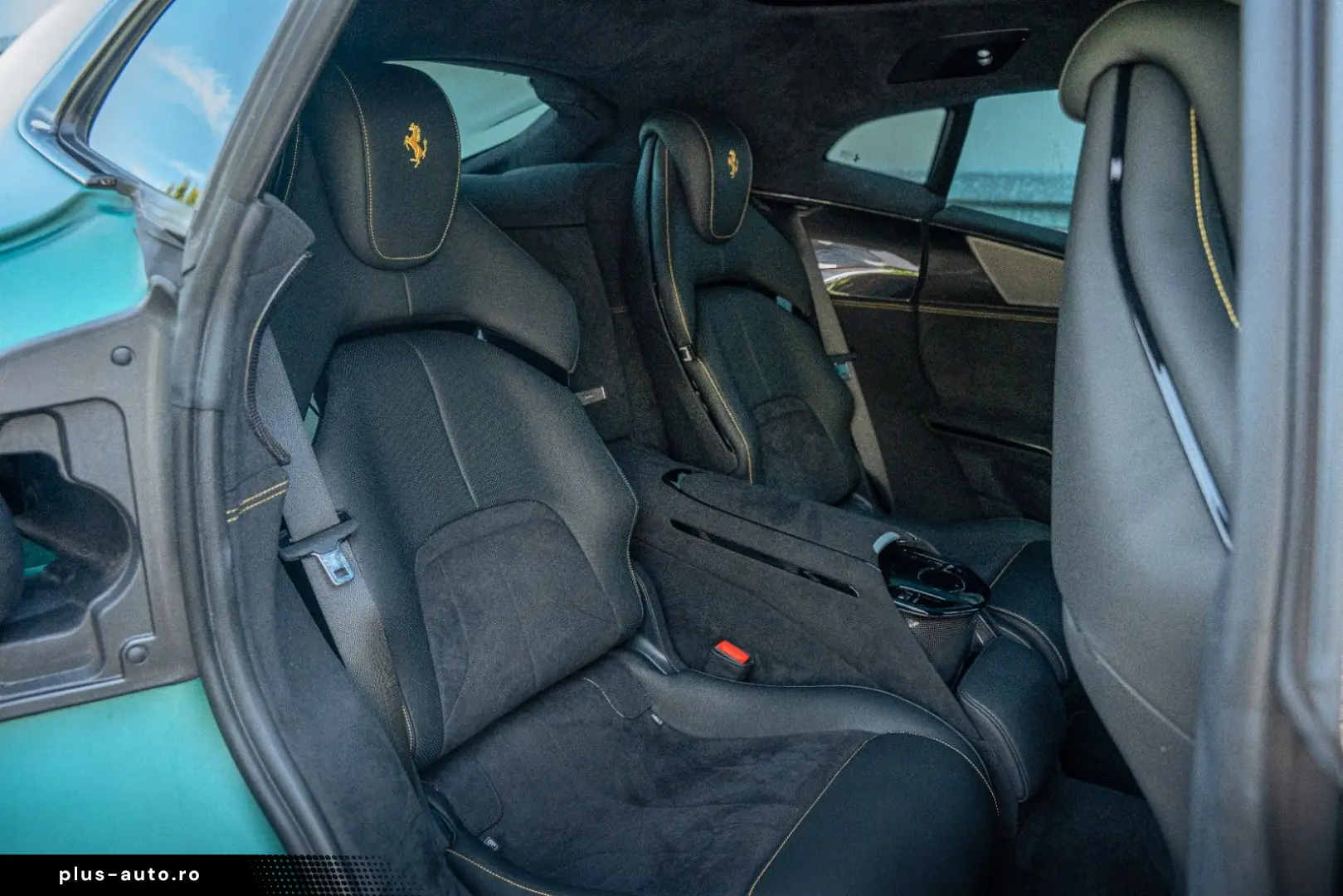 FERRARI Purosangue  ATELIER FULL CARBON MASSAGE FULL