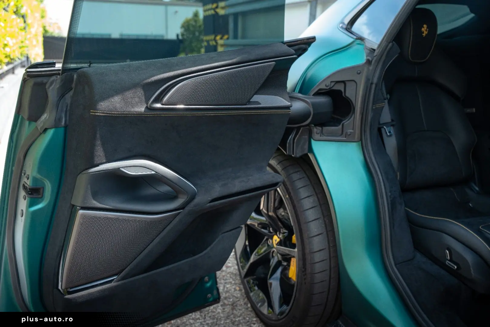 FERRARI Purosangue  ATELIER FULL CARBON MASSAGE FULL
