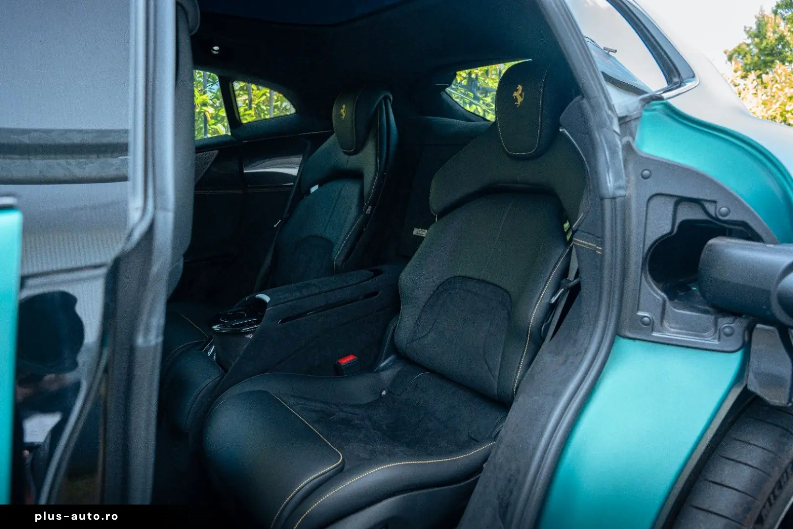 FERRARI Purosangue  ATELIER FULL CARBON MASSAGE FULL