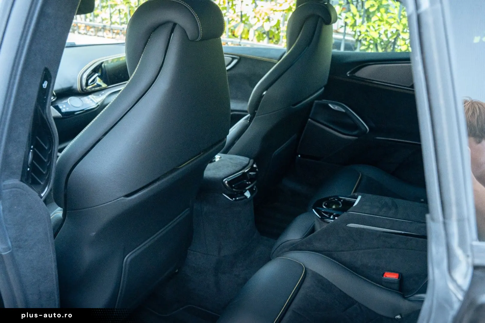 FERRARI Purosangue  ATELIER FULL CARBON MASSAGE FULL