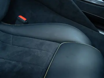 FERRARI Purosangue  ATELIER FULL CARBON MASSAGE FULL