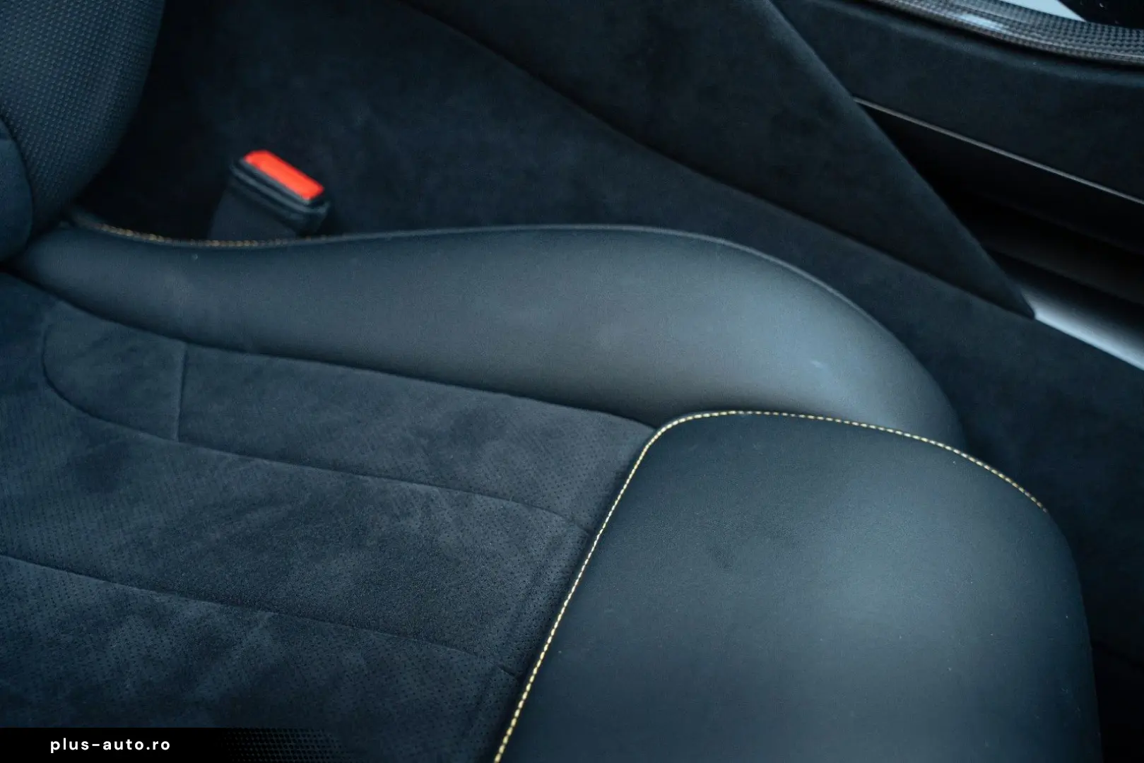 FERRARI Purosangue  ATELIER FULL CARBON MASSAGE FULL