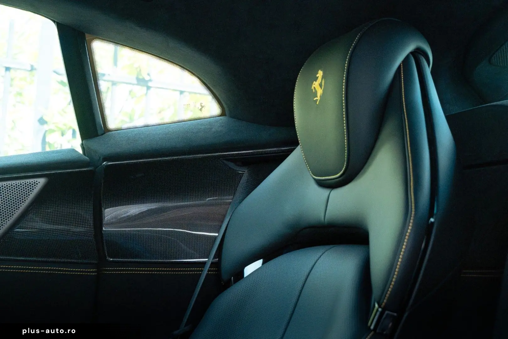 FERRARI Purosangue  ATELIER FULL CARBON MASSAGE FULL