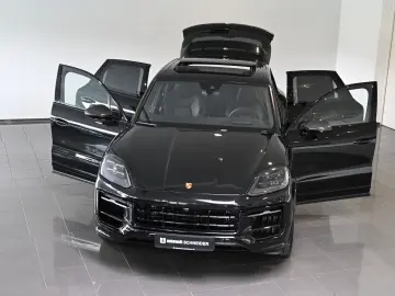 PORSCHE Cayenne E-Hybrid SportDesign AHK Pano ACC HUD 22