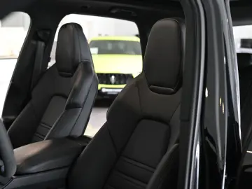 PORSCHE Cayenne E-Hybrid SportDesign AHK Pano ACC HUD 22