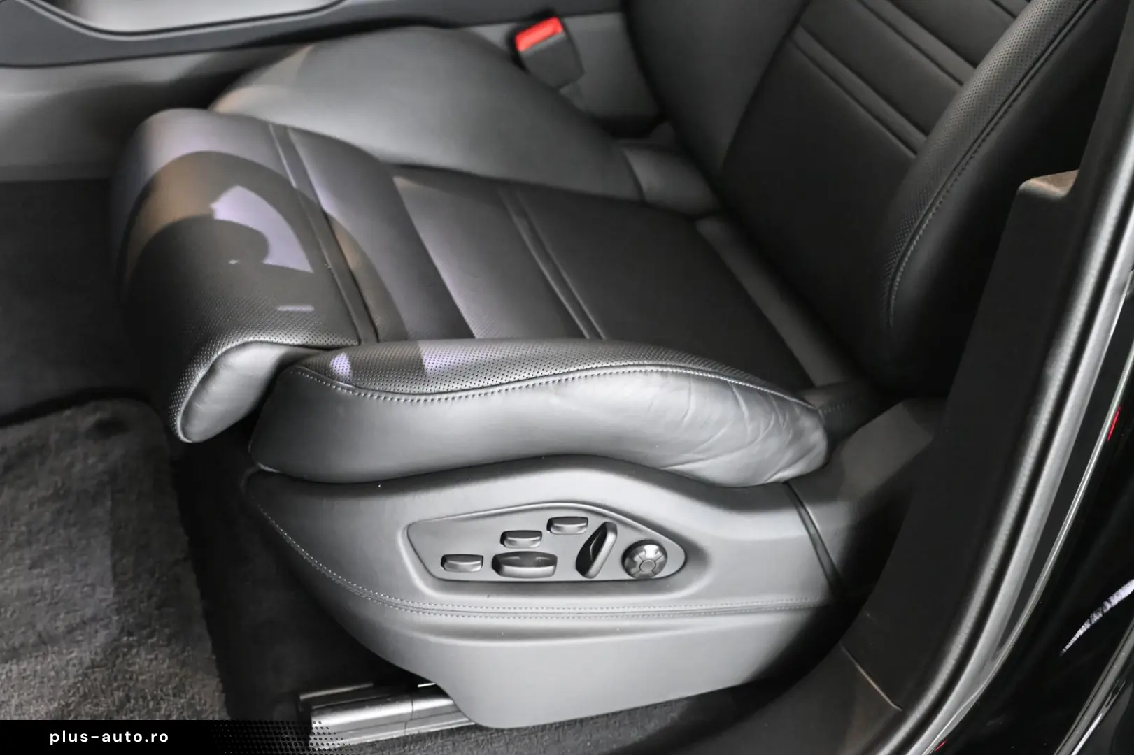 PORSCHE Cayenne E-Hybrid SportDesign AHK Pano ACC HUD 22