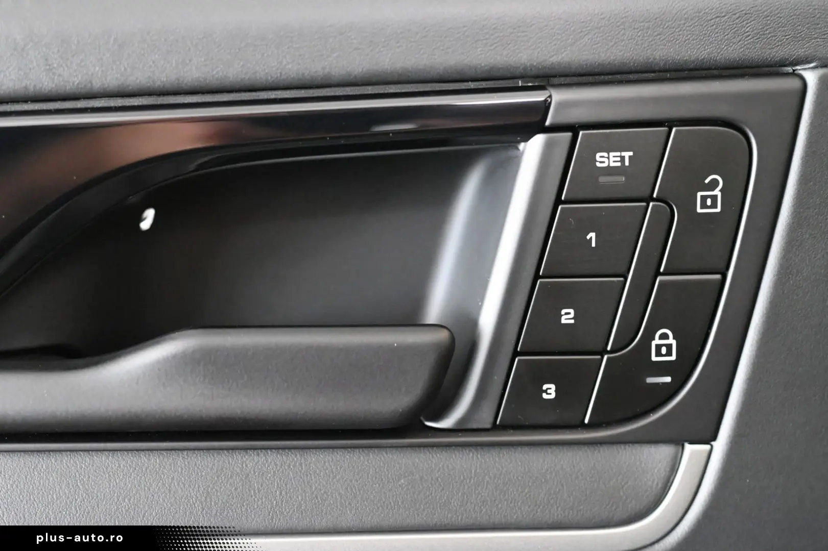 PORSCHE Cayenne E-Hybrid SportDesign AHK Pano ACC HUD 22