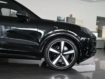 PORSCHE Cayenne E-Hybrid SportDesign AHK Pano ACC HUD 22