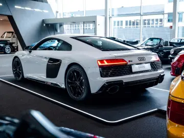 AUDI R8 RWD Performance