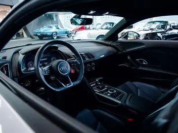 AUDI R8 RWD Performance