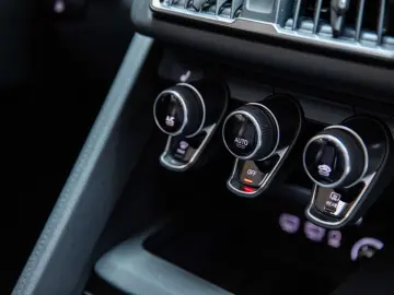 AUDI R8 Performance Spyder RWD