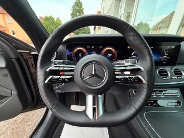 MERCEDES-BENZ E 300d 4M AMG Line