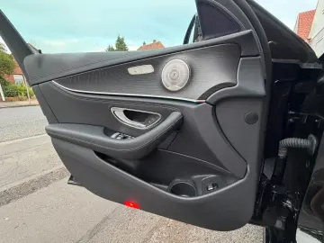 MERCEDES-BENZ E 300d 4M AMG Line