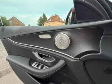 MERCEDES-BENZ E 300d 4M AMG Line