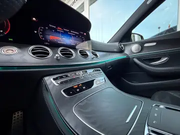 MERCEDES-BENZ E 300d 4M AMG Line