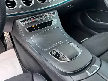 MERCEDES-BENZ E 300d 4M AMG Line