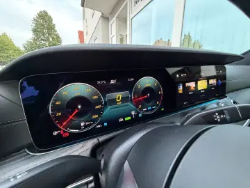 MERCEDES-BENZ E 300d 4M AMG Line