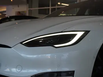 TESLA Model S DUAL-MOTOR LONGRANGE