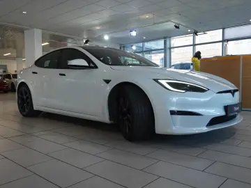 TESLA Model S DUAL-MOTOR LONGRANGE