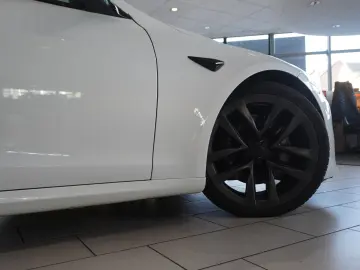 TESLA Model S DUAL-MOTOR LONGRANGE