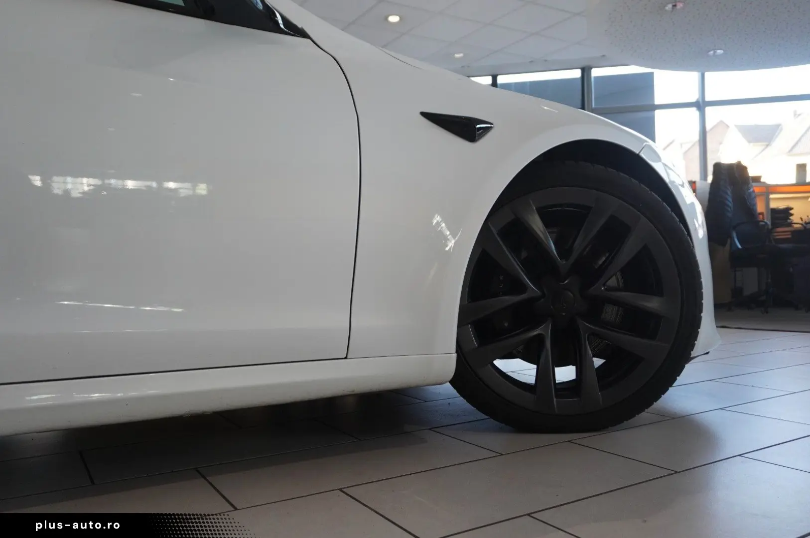 TESLA Model S DUAL-MOTOR LONGRANGE