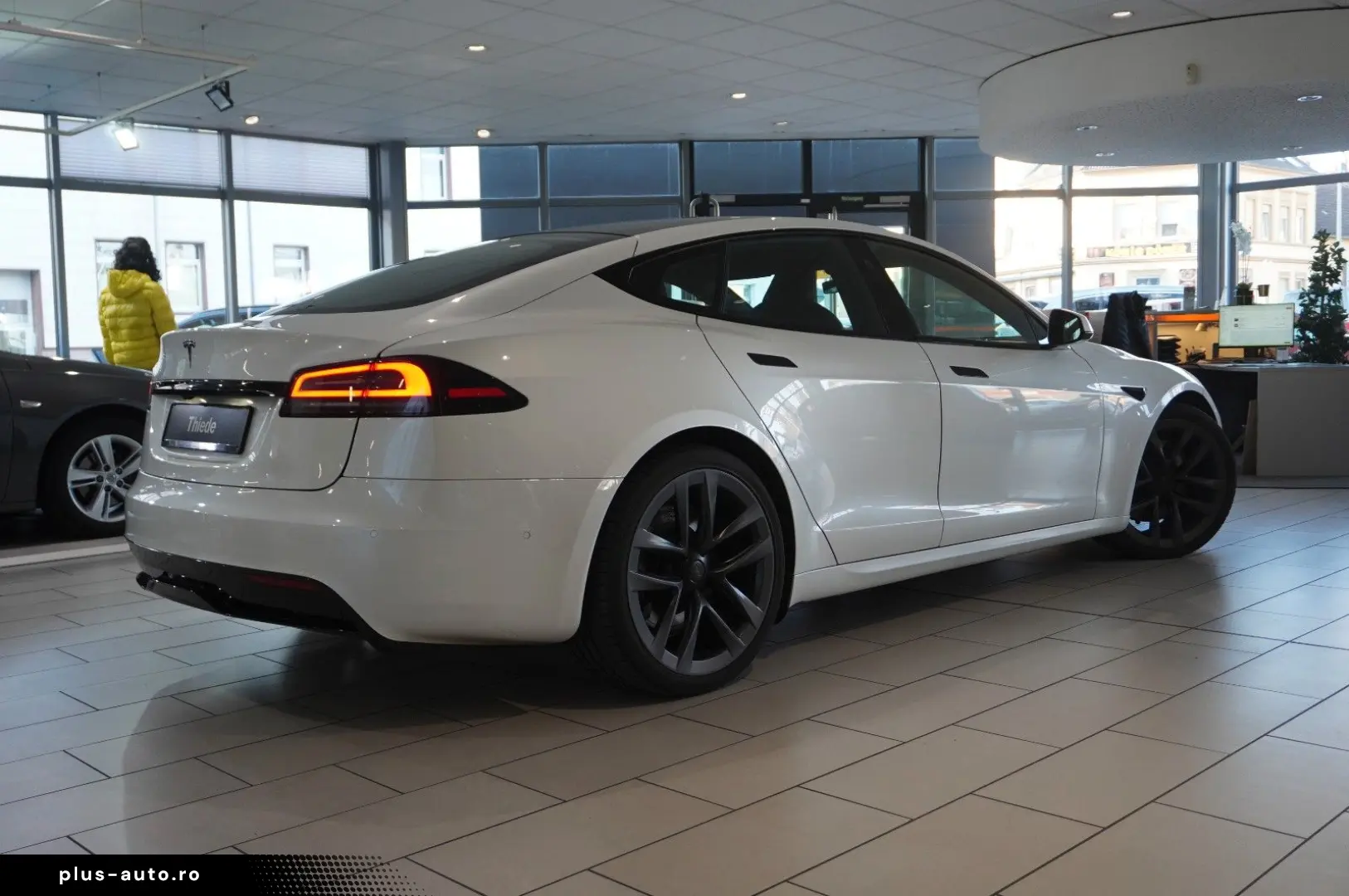 TESLA Model S DUAL-MOTOR LONGRANGE