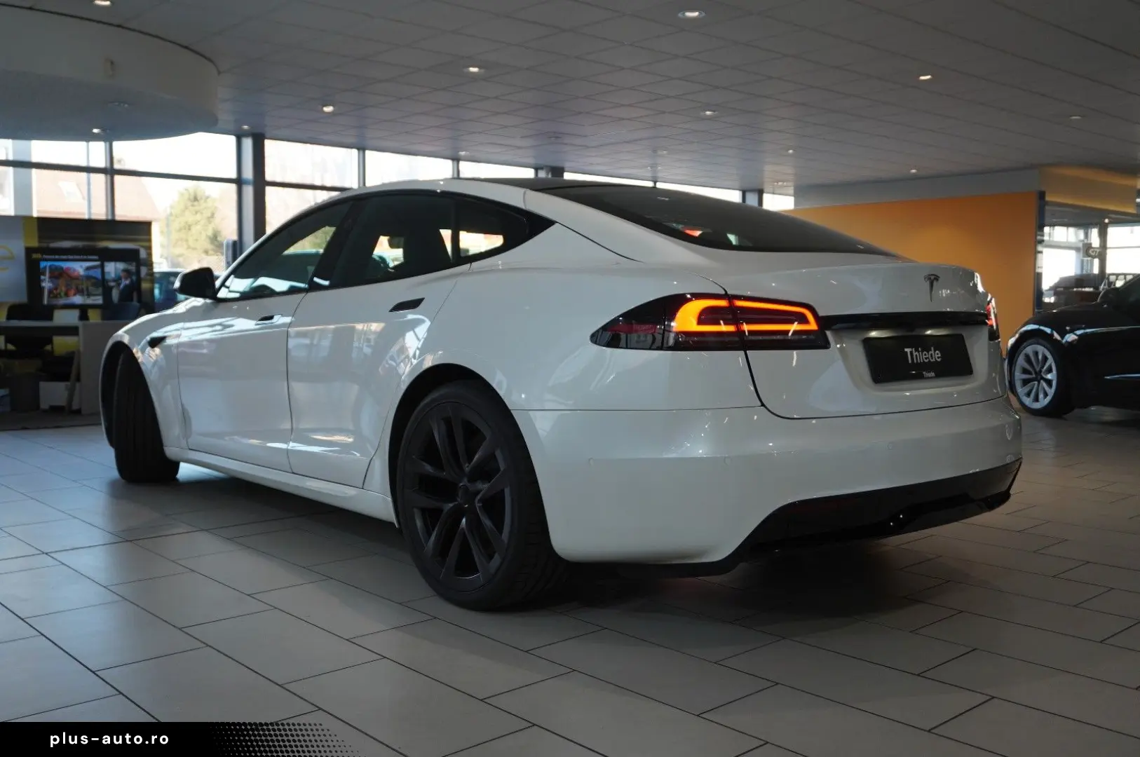 TESLA Model S DUAL-MOTOR LONGRANGE