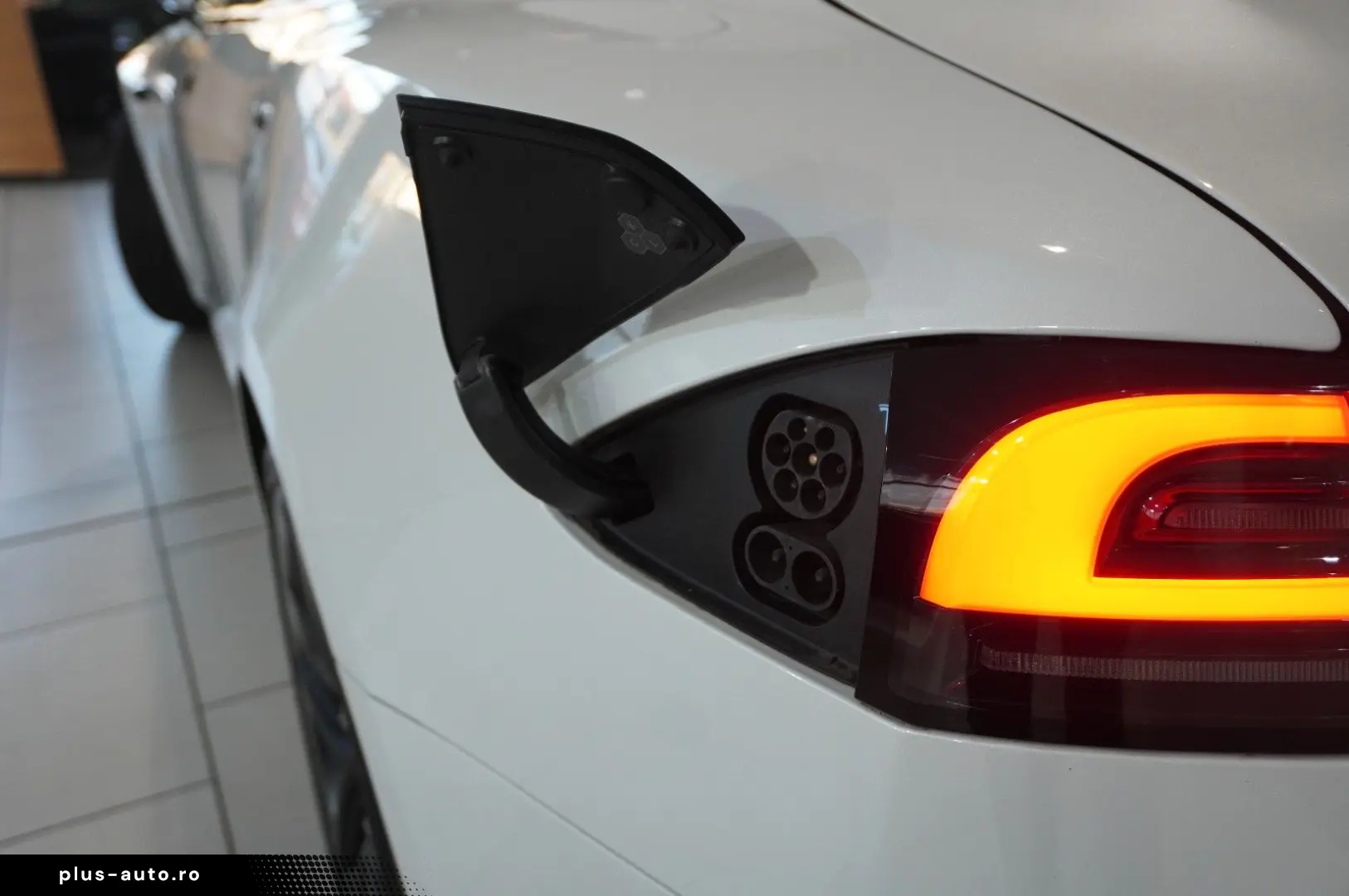 TESLA Model S DUAL-MOTOR LONGRANGE