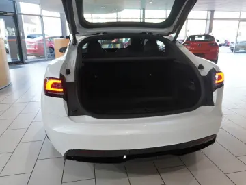 TESLA Model S DUAL-MOTOR LONGRANGE