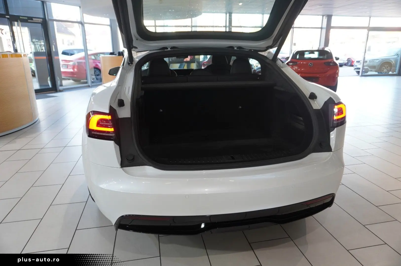 TESLA Model S DUAL-MOTOR LONGRANGE