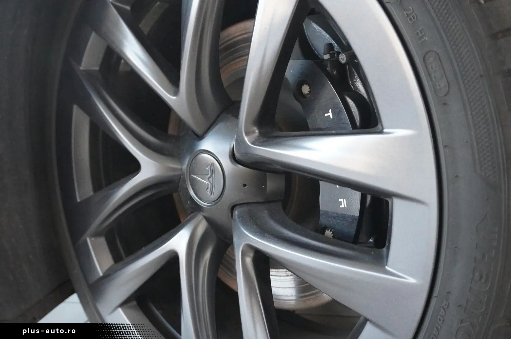TESLA Model S DUAL-MOTOR LONGRANGE