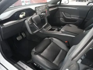 TESLA Model S DUAL-MOTOR LONGRANGE
