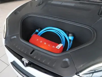 TESLA Model S DUAL-MOTOR LONGRANGE