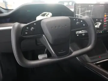 TESLA Model S DUAL-MOTOR LONGRANGE