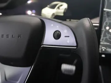 TESLA Model S DUAL-MOTOR LONGRANGE