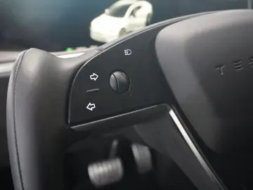 TESLA Model S DUAL-MOTOR LONGRANGE