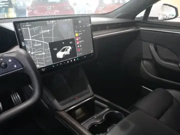 TESLA Model S DUAL-MOTOR LONGRANGE
