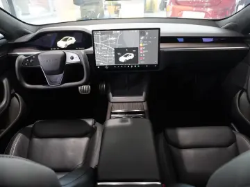 TESLA Model S DUAL-MOTOR LONGRANGE