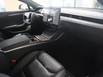 TESLA Model S DUAL-MOTOR LONGRANGE