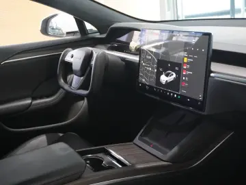 TESLA Model S DUAL-MOTOR LONGRANGE