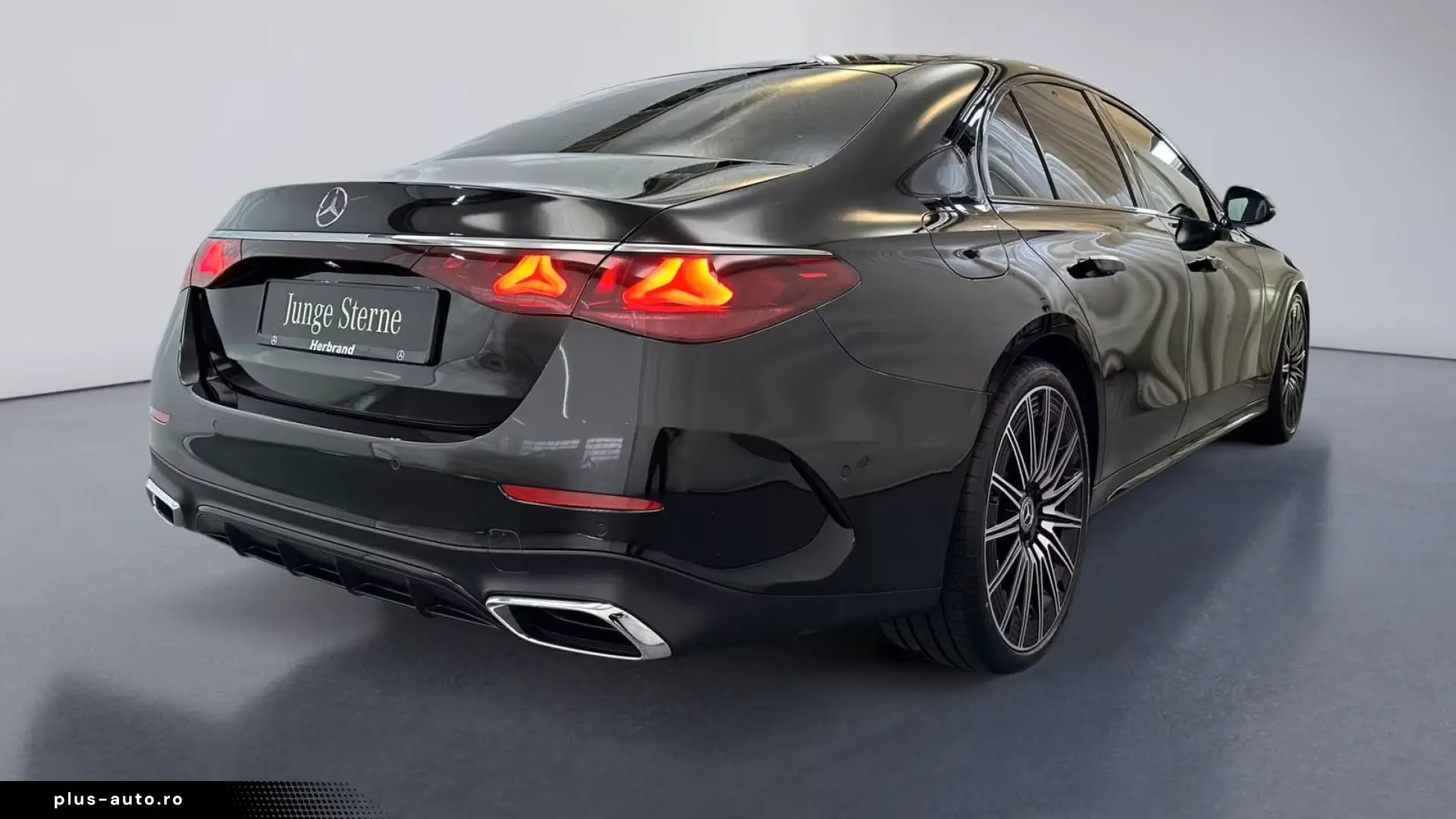 Mercedes-Benz E 200 AMG Pano Night BURMESTER 21