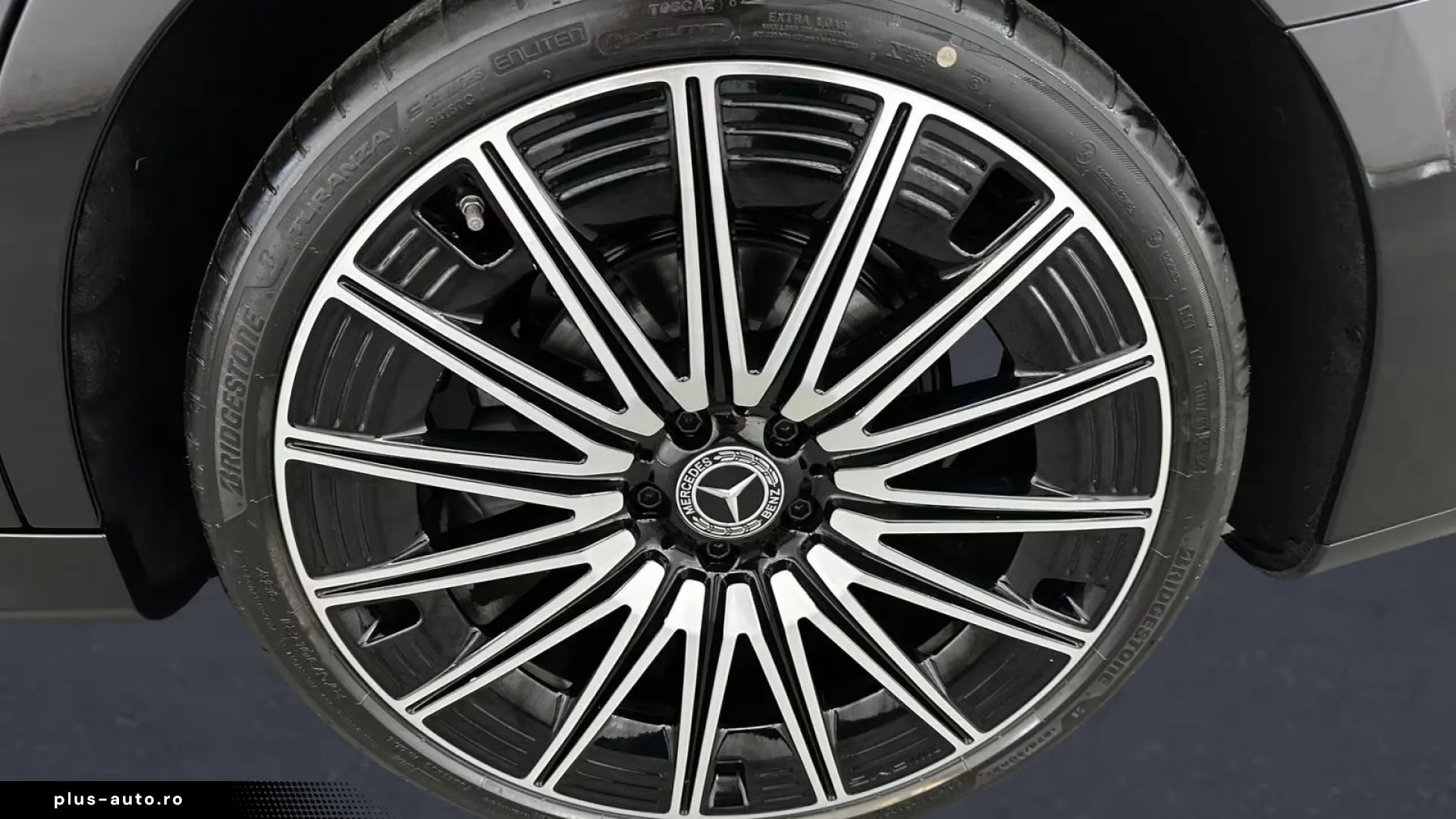 Mercedes-Benz E 200 AMG Pano Night BURMESTER 21