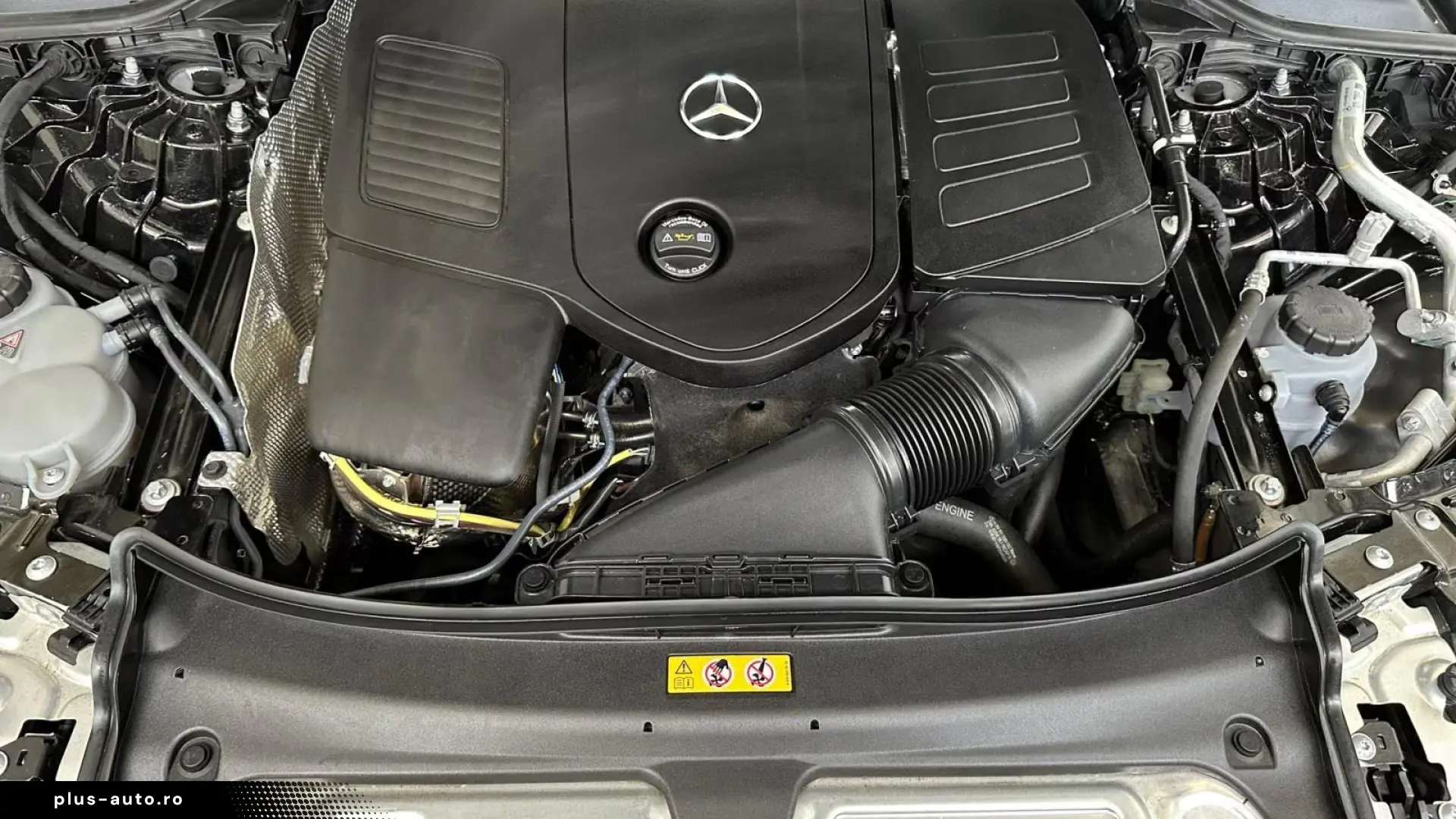 Mercedes-Benz E 200 AMG Pano Night BURMESTER 21