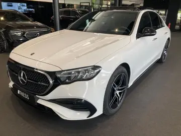 MERCEDES-BENZ E 300 e AMG SPORT DISTR NAVI LED PANO W-PAKET