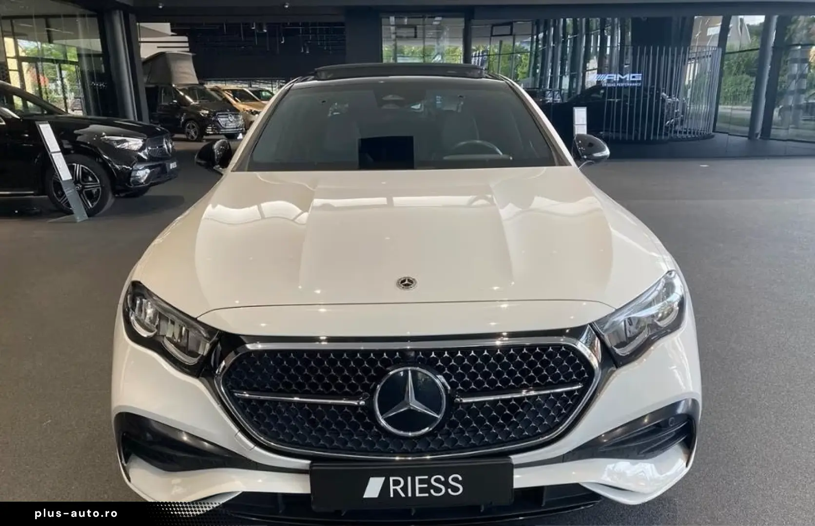 MERCEDES-BENZ E 300 e AMG SPORT DISTR NAVI LED PANO W-PAKET